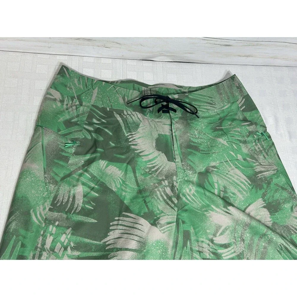 Lululemon Current State Board Short Green Floral Linerless 9.5” Inseam Men’s 33
